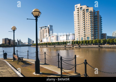 Das Lowry Centre Salford Quays auf den Manchester Ship Canal Stockfoto