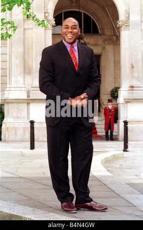 Ainsley Harriott TV-Moderatorin Koch Mai 1999 in London abgebildet Stockfoto