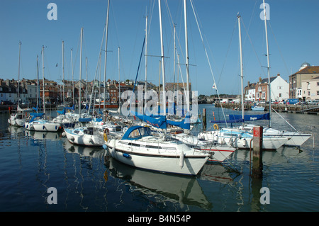 Yachten ankern in Weymouth Hafen, Dorset, England, UK Stockfoto