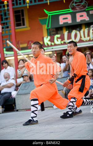 Martial-Arts-Demonstration während des Mondfestes in Los Angeles Chinatown Stockfoto