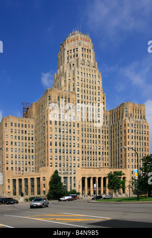 Das Rathaus in Buffalo New York NY Gebäude mit niedrigem Winkel Bilder Bilder Fotos sehr hochauflösendes vertikales Format in den USA Hi-res Stockfoto