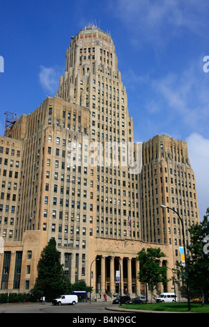 Das Rathaus in Buffalo New York NY Gebäude mit niedrigem Winkel Bilder Bilder Fotos sehr hochauflösendes vertikales Format in den USA Hi-res Stockfoto
