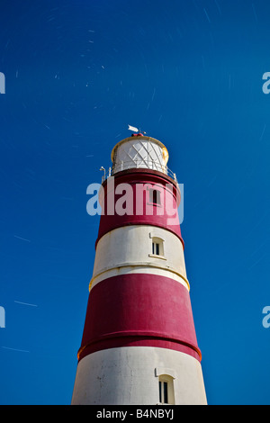 Happisburgh Leuchtturm fotografiert nachts während einer Langzeitbelichtung an der Küste von Norfolk Stockfoto