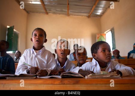 Kinder lernen in einer Koranschule in Somaliland, Nordsomalia Stockfoto