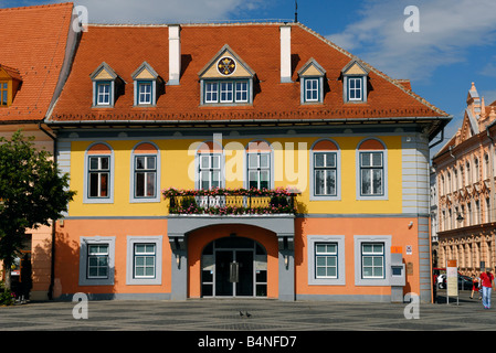 Farbenfrohe Gebäude am Piata Mare Hermannstadt Siebenbürgen Rumänien Stockfoto