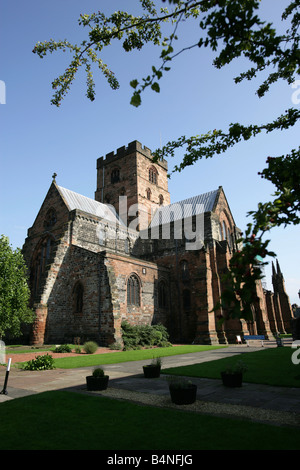 City of Carlisle, England. Der Süd-Ost-Teil der Church Of England Carlisle Kathedrale. Stockfoto
