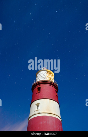 Happisburgh Leuchtturm fotografiert nachts während einer Langzeitbelichtung an der Küste von Norfolk Stockfoto