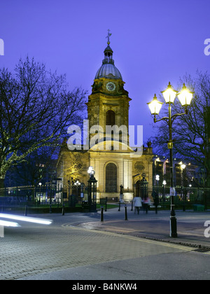 St. Philips Cathedral Colmore Reihe in Birmingham in der Nacht Stockfoto