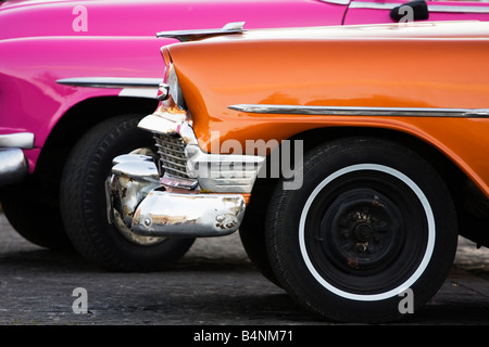 Vintage American Taxis im Paseo del Prado; Havanna, Kuba Stockfoto