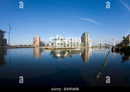 Lowry Centre Salford Quays in den späten Abend Sonne Sonnenschein im Sommer Manchester Lancashire England UK-Vereinigtes Königreich-GB Stockfoto