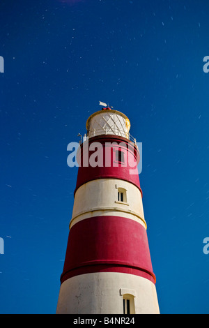 Happisburgh Leuchtturm fotografiert nachts während einer Langzeitbelichtung an der Küste von Norfolk Stockfoto