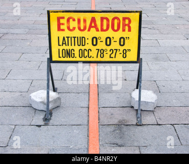 Die Äquator Linie Äquator Aequator QUITO ECUADOR Grenze gebunden Grenzlinie Quito Ecuador Hauptstadt außerhalb Südamerikas, Stockfoto