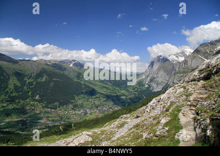 Ein Blick auf Grindelwald unter die Nordwand des Eiger, Kleine Scheidegg, Jungfrau Region Südschweiz. Stockfoto