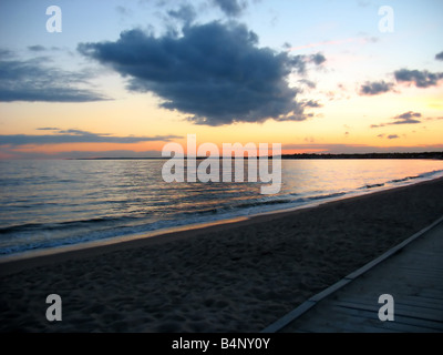 Einen schönen Sonnenuntergang an einem New England Strand Connecticut USA Stockfoto