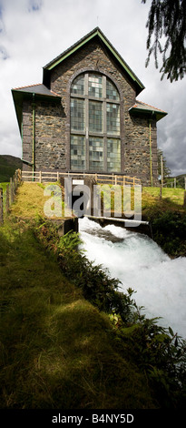 Wasser-Tail-Rennen von Cwm Dyli elektrische Wasserkraft Turbinenhalle nach der Stromerzeugung Snowdonia Stockfoto