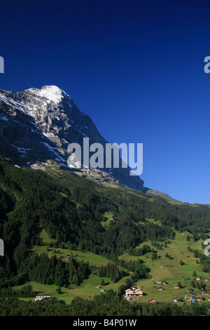 Die Nordwand des Eigers von Grindelwald, Jungfrau Region Südschweiz gesehen. Stockfoto