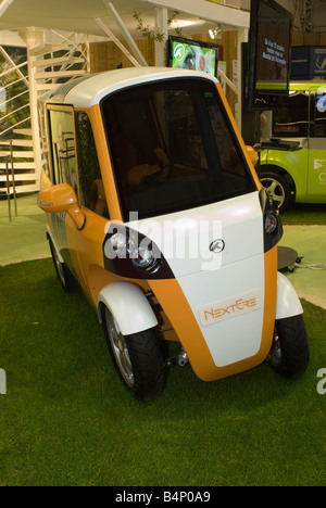 Paris Frankreich, Micro Cars Französisch Elektroauto "Weiter Ere' auf dem Display heuliez Corporation Ultra leichte Autos, global green economy Konzept Stockfoto