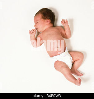 Ein ein Monat alt Baby Boy in eine Windel Stockfoto