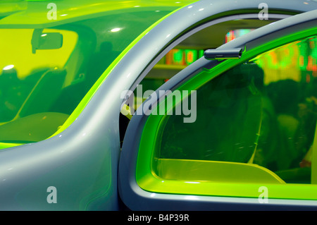 Ein Elektroauto-Prototyp von Renault auf dem Display während der "Mondial de l 'Auto' 2008, eine großen motor Show in Paris, Frankreich statt. Stockfoto