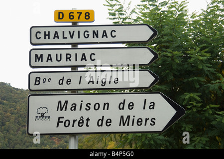 Straßenschild auf D 678 in Frankreich Stockfoto