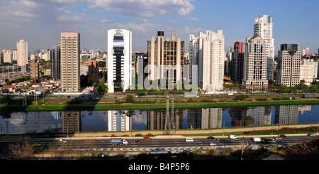 Skyline um Pinheiros Fluss Sao Paulo Brasilien Stockfoto