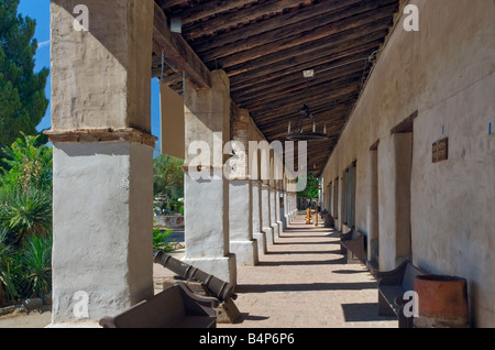 Arcade an Mission San Miguel Arcangel in San Miguel, Kalifornien USA Stockfoto