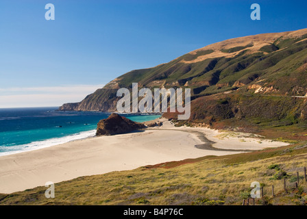 Sandstrand in der Nähe von Bixby Creek Bridge am Highway One Big Sur Kalifornien USA Stockfoto