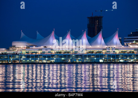 Seabus terminal Vancouver an der Dämmerung, Britisch-Kolumbien, Kanada vom Stanley Park Stockfoto