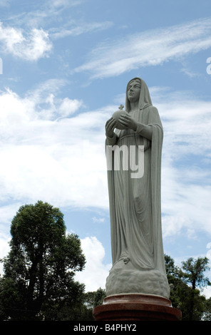 Statue der Gottesmutter Maria Jesus Notre Dame Kathedrale Saigon Vietnam Stockfoto