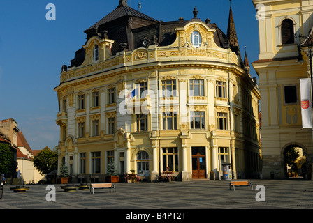 Farbenfrohe Gebäude am Piata Mare Hermannstadt Siebenbürgen Rumänien Stockfoto