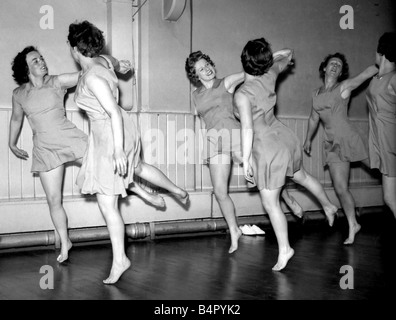 Daancing B A I Mitglieder der massierten halten Fit Demo Teams Praxis Musik, perfektes Timing ihre Rou zu erreichen Stockfoto