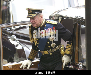 Queen Elizabeth, die Königinmutter Beerdigung The Duke Of Edinburgh in der Westminster Hall den Körper des Königin-Mutter verlässt Westminster Hall eintrifft, beobachtete Herr Irving Herrn Gt Chamberlain Lautsprecher Martin und Black Rod Stockfoto