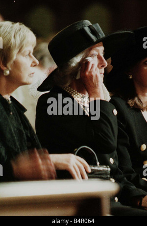 Prinzessin Diana Tod 31. august 1997 Duchess of Kent auf der linken Seite von Frances Shand Kydd Mutter von Prinzessin Diana an der Messe in der Westminster Kathedrale Requiem Masse statt Nacht vor der Beerdigung Stockfoto