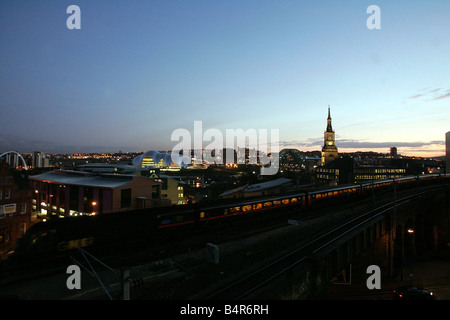 Malerischen Sonnenuntergang über Newcastle und Gateshead Herrenhäuser Parkhaus entnommen Stockfoto