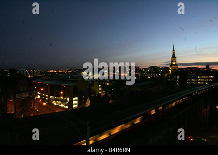 Malerischen Sonnenuntergang über Newcastle und Gateshead Herrenhäuser Parkhaus entnommen Stockfoto