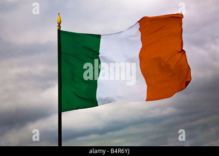 Irische Flagge, Tricolor, grün weiß und orange Stockfoto