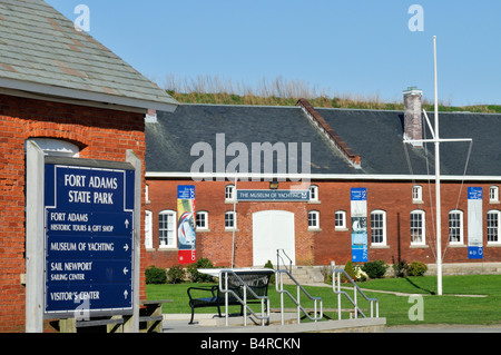 Fort Adams State Park in Newport Rhode Island und das Museum Yachting mit Zeichen Stockfoto