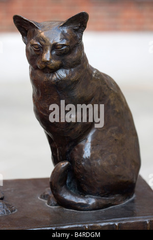 Statue von Hodge Dr. Johnsons Katze in Gough Square in London Stockfoto