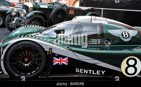 2003 Bentley Speed 8 auf dem Display beim Goodwood Festival of Speed, Sussex, UK. Seitenansicht. Stockfoto