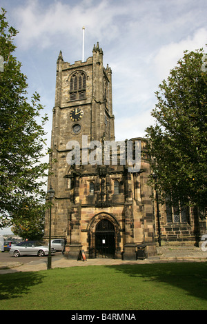 Stadt von Lancaster, England. Lancaster Priory und St. Mary Parish Church befindet sich gegenüberliegenden Lancaster Castle. Stockfoto