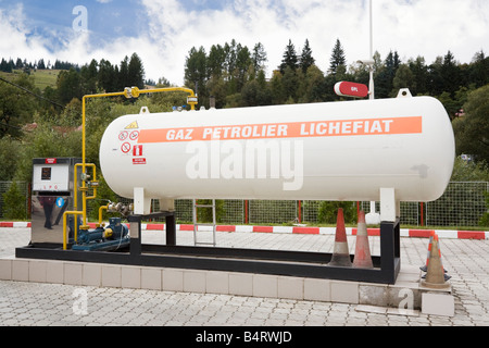 Rumänien Europa großen Tank Liquid Petroleum Gas LPG Tankstelle Vorplatz Stockfoto