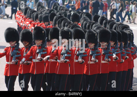 Der Welsh guards auf Parade am Trooping die Farbe der Queen s offizielle Geburtstagsfeiern Juni 2006 Stockfoto