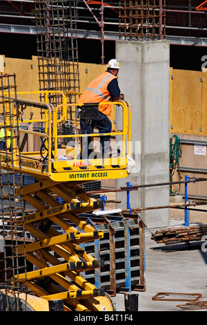 Bau / A Bauarbeiter bei der Arbeit auf ein Gebäude Site.Melbourne Victoria Australien. Stockfoto