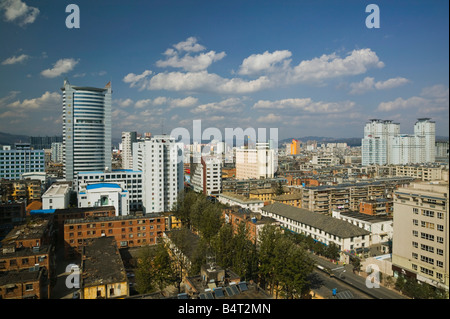China, Provinz Yunnan, Kunming, Blick auf die Stadt Kunming Hotels entlang Baita Lu Stockfoto