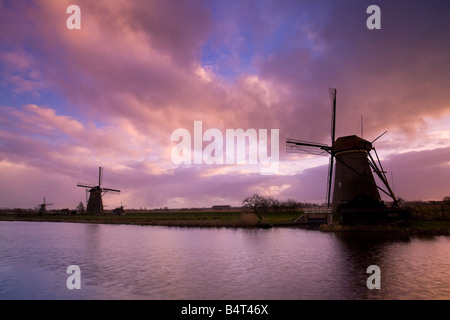 Windmühlen von Kinderdijk (UNESCO Weltkulturerbe), Zuid, Holland Stockfoto