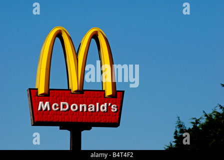 McDonalds Zeichen, West Bromwich, England, Großbritannien Stockfoto