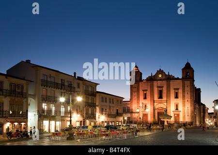 Praça do Giraldo und Ingreja Santo Antao, Evora (UNESCO Weltkulturerbe), Alentejo, Portugal Stockfoto