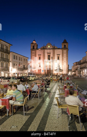 Praça do Giraldo und Ingreja Santo Antao, Evora (UNESCO Weltkulturerbe), Alentejo, Portugal Stockfoto