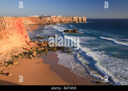 Praia do Tonel und Fortaleza de Sagres, Sagres, Algarve, Portugal Stockfoto