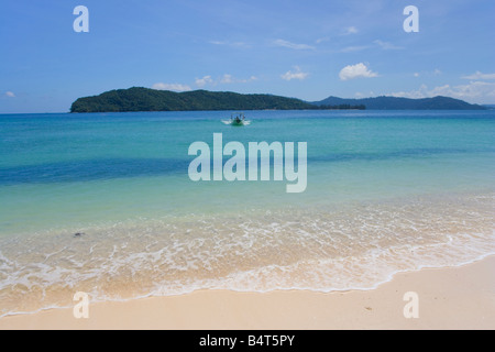 Ein Blick vom Strand auf Pulau Mamutik Tunku Abdul Rahman Nationalpark Nr. Kota Kinabalu Sabah Malaysia Stockfoto